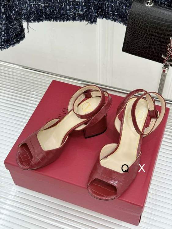 Picture of Valentino Shoes _SKUValentinosz35-40JX060120326
